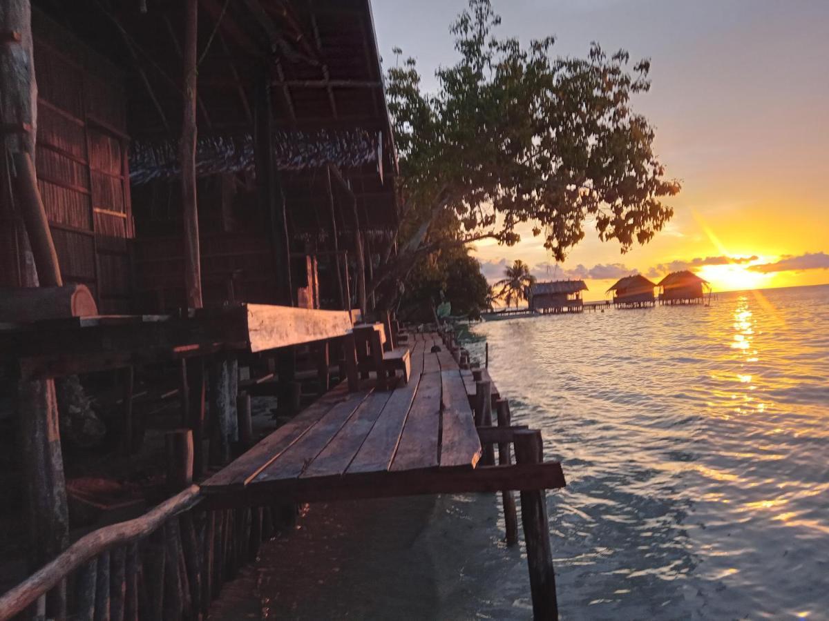 Mambetron Homestay Raja Ampat Pulau Mansuar エクステリア 写真