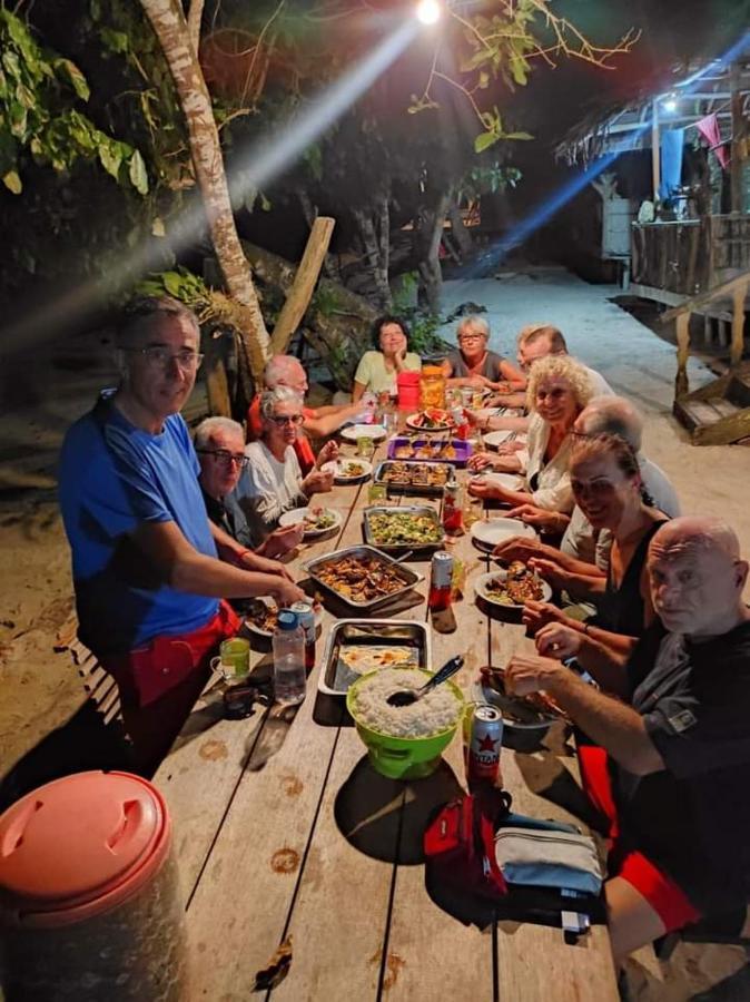 Mambetron Homestay Raja Ampat Pulau Mansuar エクステリア 写真