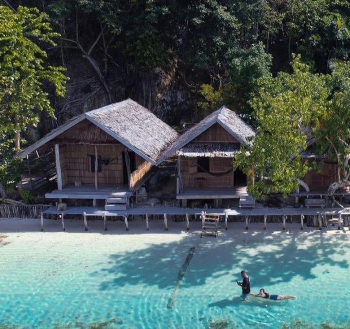 Mambetron Homestay Raja Ampat Pulau Mansuar エクステリア 写真