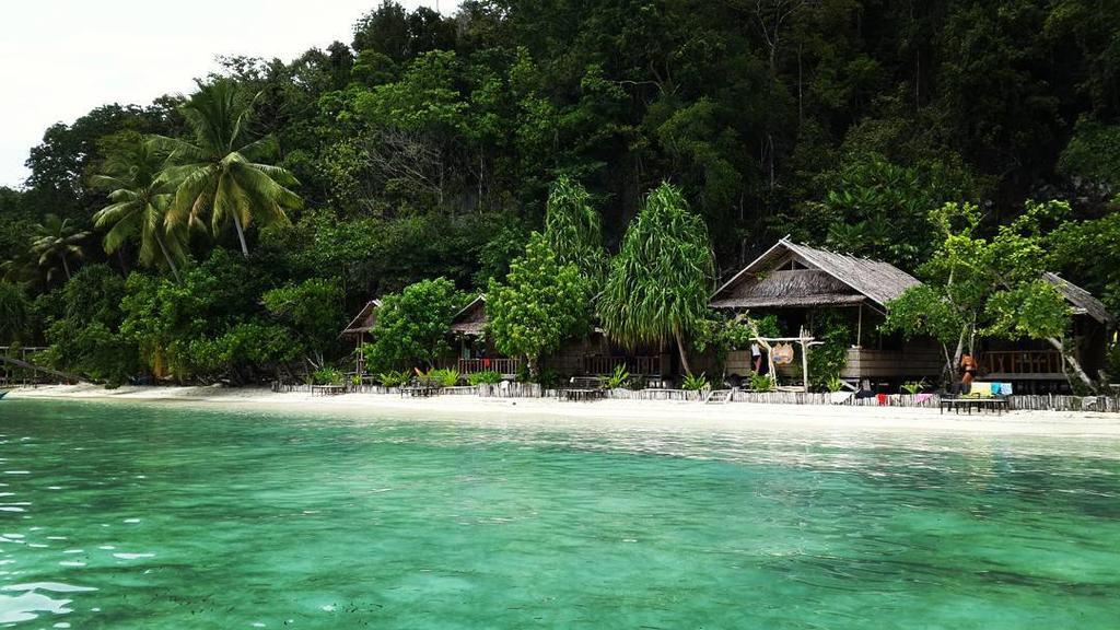 Mambetron Homestay Raja Ampat Pulau Mansuar エクステリア 写真
