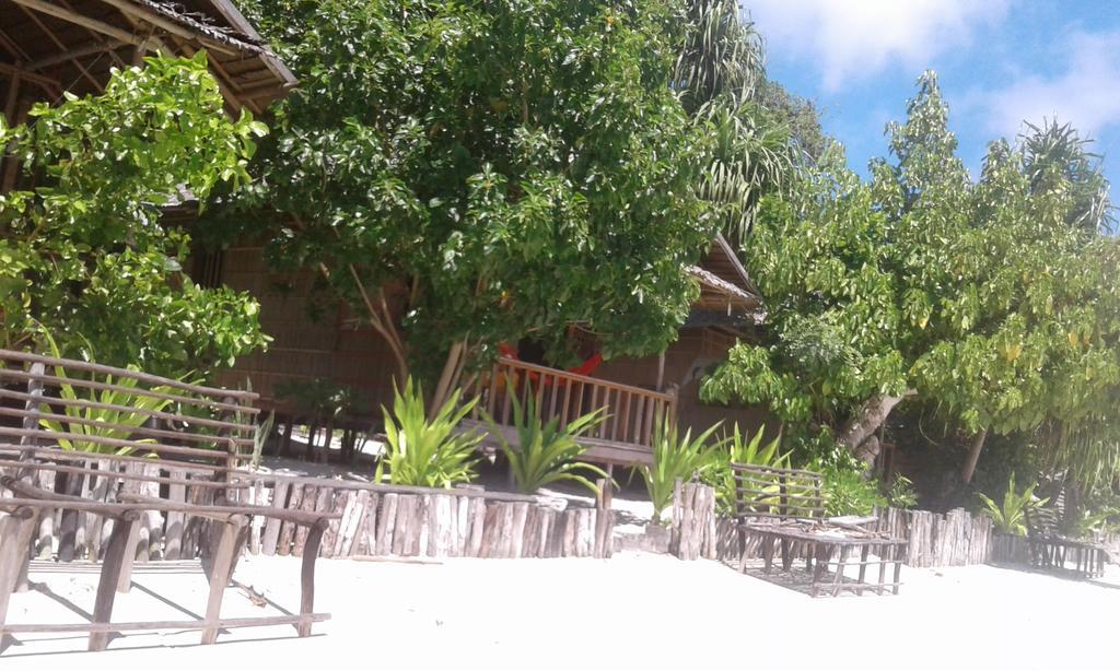 Mambetron Homestay Raja Ampat Pulau Mansuar エクステリア 写真
