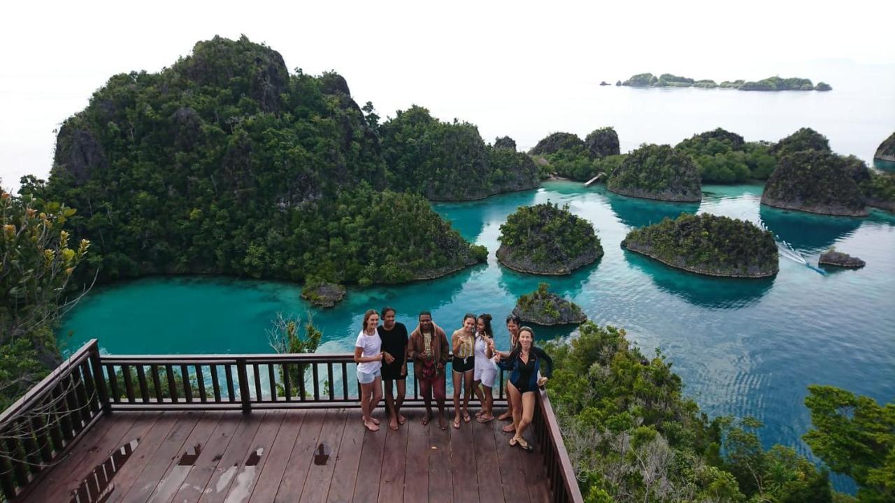 Mambetron Homestay Raja Ampat Pulau Mansuar エクステリア 写真